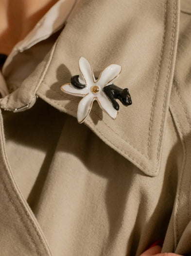 Pin's Nach Bijoux Fleur d'Erine et Panthère